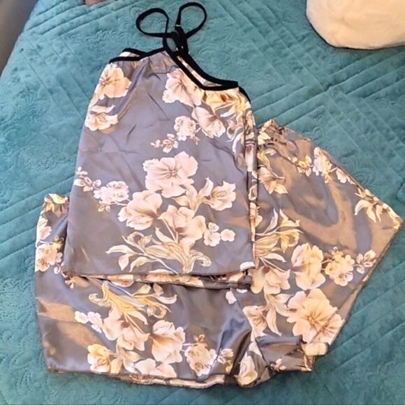 Women's Floral Print Round Neck Satin Pajamas Set Sleep & Loungewear - Picture 3 of 10